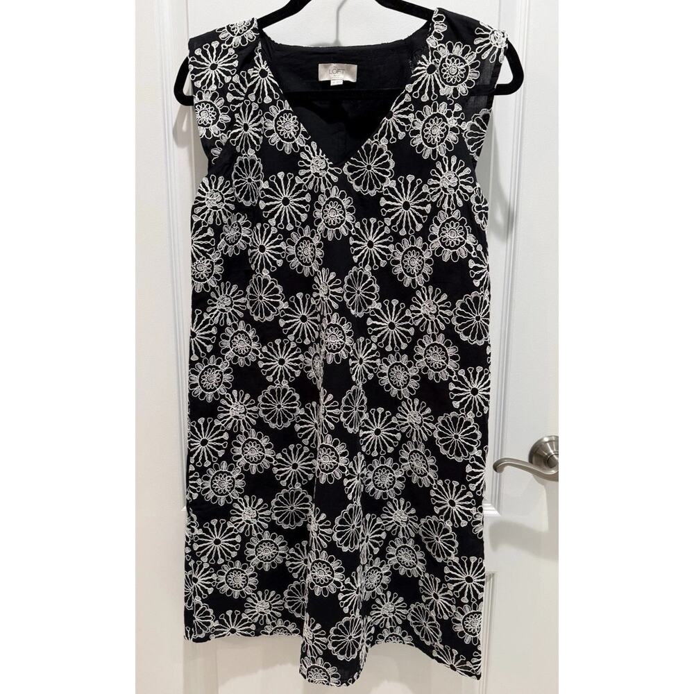 Ann Taylor Loft Outlet Knee Length Black Dress W/Stitched White Floral Size XS